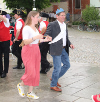 Bürgermeister René Wohlfart beim Tanz mit Tochter Larissa II